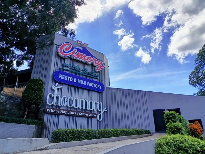 bus pariwisata di Semarang